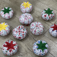 Иглы, наперстки и игольницы