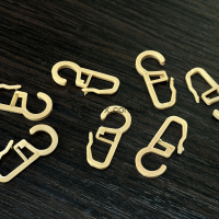 Крючки для штор и карнизов