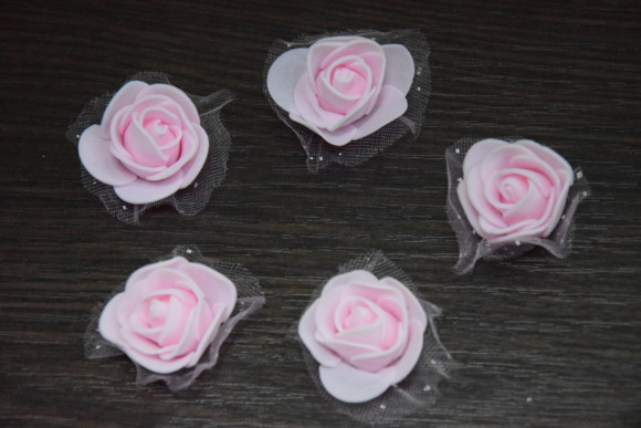 Латексні троянди з фатином 3 см. № 04