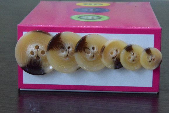 Ґудзик Костюмний на 4 отвори MIX № 02/691