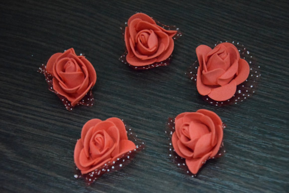 Латексні троянди з фатином 3 см. № 26