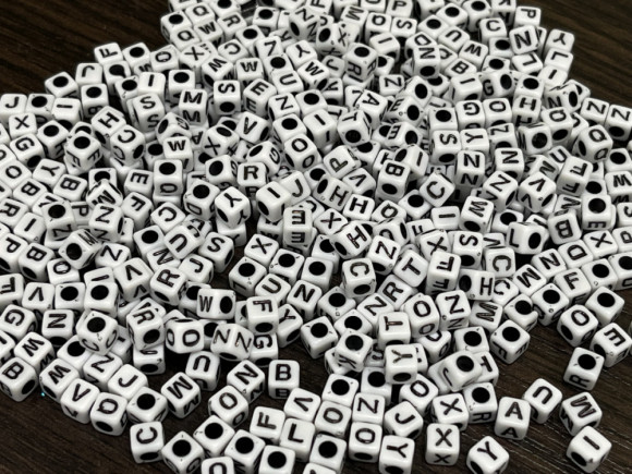 Намиста алфавіт 6 мм. № Квадрат 01/3500