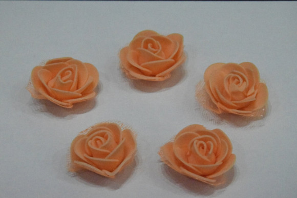 Латексні троянди з фатином 3 см. № 25