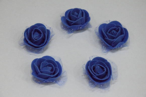 Латексні троянди з фатином 3 см. № 40