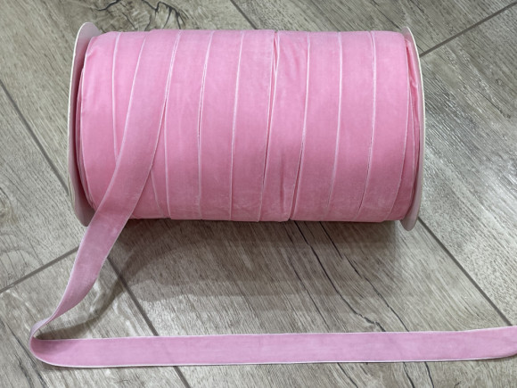 Стрічка оксамитова 2 см. №04/100